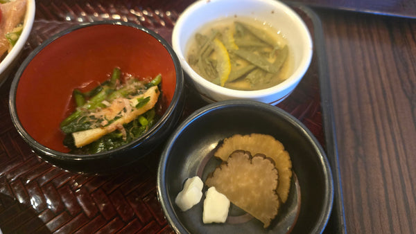 旬のじゅんさいを楽しんで